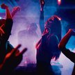Zdaniem sądu, klub nocny w sposób oczywisty wpływa na warunki m.in. w zakresie emisji hałasu i drgań