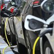 Elektryki przejmują europejski rynek. Producenci nie nadążają za celami Brukseli