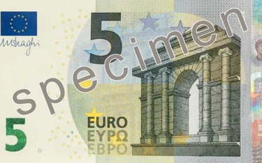 5 euro wchodzi na banknot
