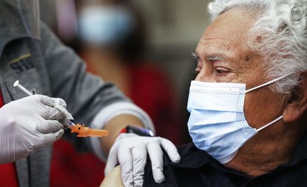 Koronawirus. Pfizer i Moderna sprawdzą czy szczepionki chronią przed nowym szczepem