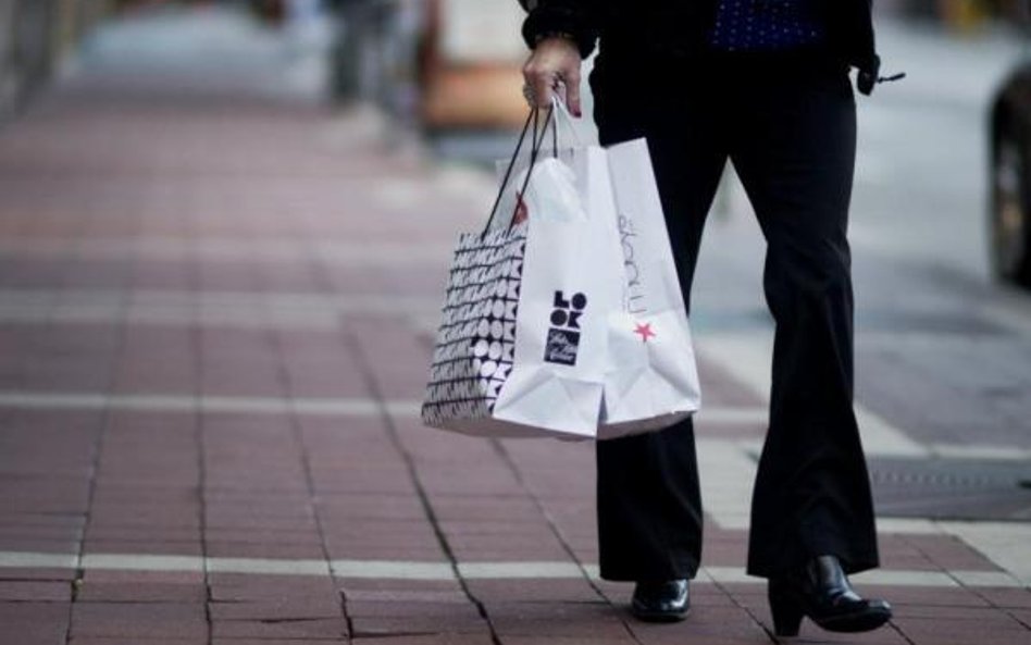 W październiku Polacy zostawili w sklepach o 2,3 proc. więcej niż przed rokiem.