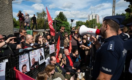 Eksmisja komornicza na Osiedlu Maltańskim w Poznaniu. Na Jednej z posesji osiedla rozpoczęły się czy
