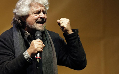 Fanatycy, jak Beppe Grillo, „zrozumieli, że świat postliberalnej demokracji należy bardziej do nich 