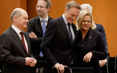 Jeszcze razem. Kanclerz Olaf Scholz z SPD (z lewej) i minister finansów Christian Lindner z FDP (w ś