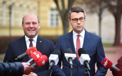 Minister ds. europejskich Szymon Szynkowski vel Sęk oraz rzecznik rządu Piotr Müller