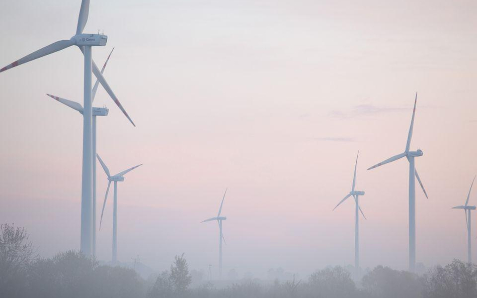 Ustawienie farmy wiatrowej wymaga zazwyczaj zmiany planu zagospodarowania. Według CBA przyjmowanie z
