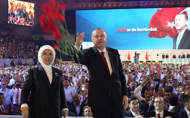 Erdogan: Wszyscy Turcy muszą pomóc w obronie gospodarki