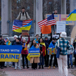 Dla Amerykanów decyzja Trumpa o wstrzymaniu pomocy jest kontrowersyjna. Manifestacja poparcia dla Uk