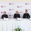 Od lewej: rzecznik KEP ks. Leszek Gęsiak SJ, biskup gliwicki Sławomir Oder, przewodniczący Zespołu K