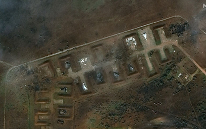 Lotnisko wojskowe Saki na Krymie po eksplozjach z 9 sierpnia