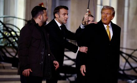 Wołodymyr Zełenski, Emmanuel Macron i Donald Trump po rozmowach w Pałacu Elizejskim w Paryżu w ramac