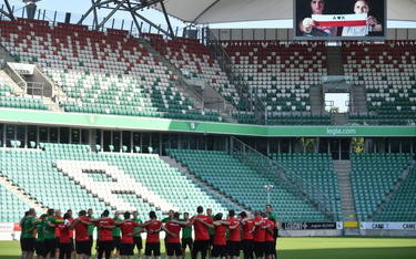 Piłkarze i sztab szkoleniowy Legii minutą ciszy uczcili wczoraj Godzinę „W”.