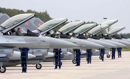 Polskie F-16 w bazie w Łasku