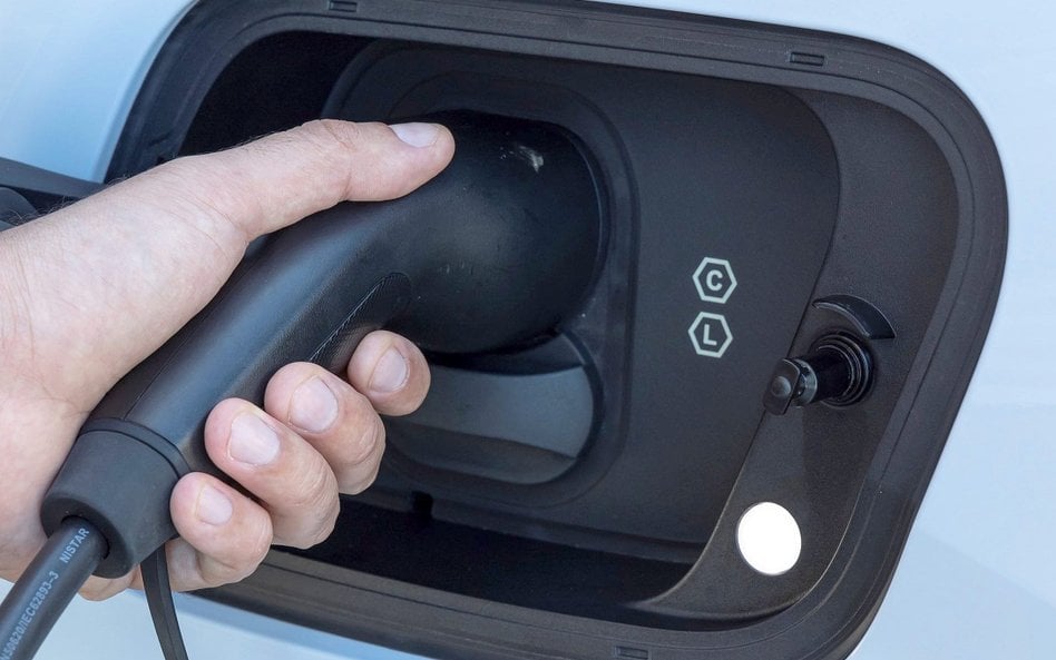 Norwegia wyciąga wtyczkę i kończy z dopłatami do elektryków