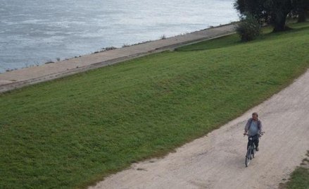 Bez mandatu za jazdę rowerem po wałach przeciwpowodziowych