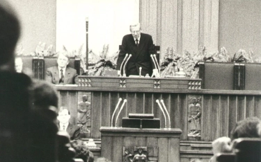 Marszałek Wiesław Chrzanowski podczas inauguracyjnego posiedzenia I kadencji Sejmu, 25 listopada 199