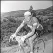 Gino Bartali, dwukrotny zwycięzca Tour de France i trzykrotny triumfator Giro d'Italia, w trakcie dr