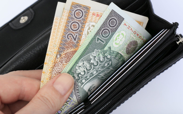 Polacy boją się o swoje finanse domowe. Na wszystko starcza niewielu