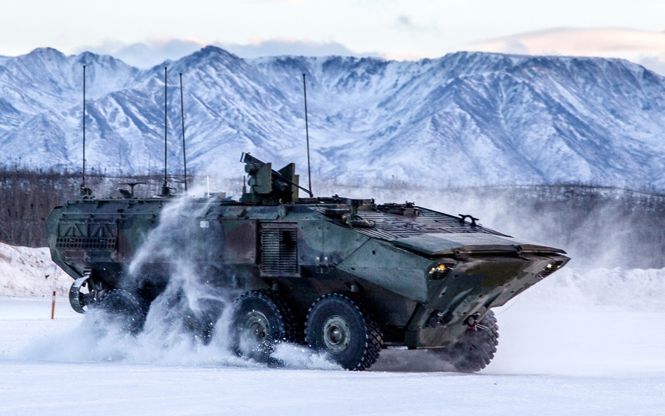 Transporter ACV podczas prób w warunkach zimowych. Fot./BAE Systems.