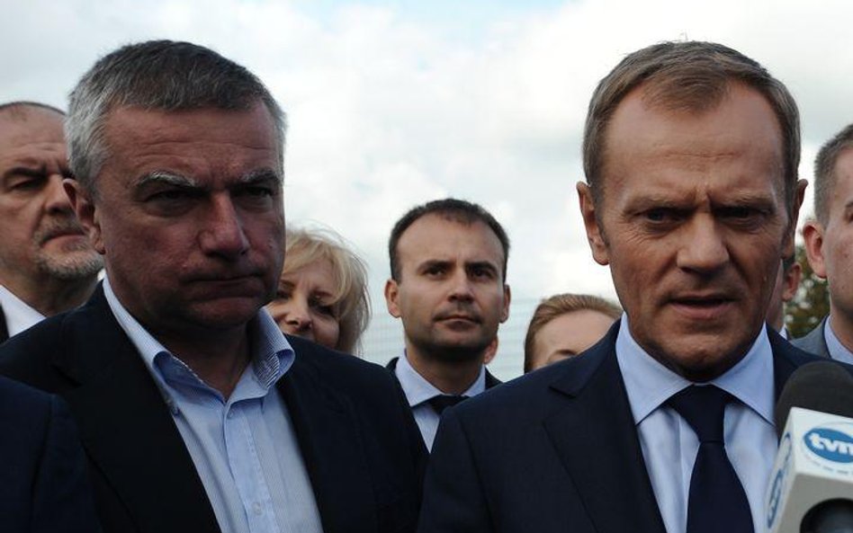 Paweł Graś (od lewej) i Donald Tusk