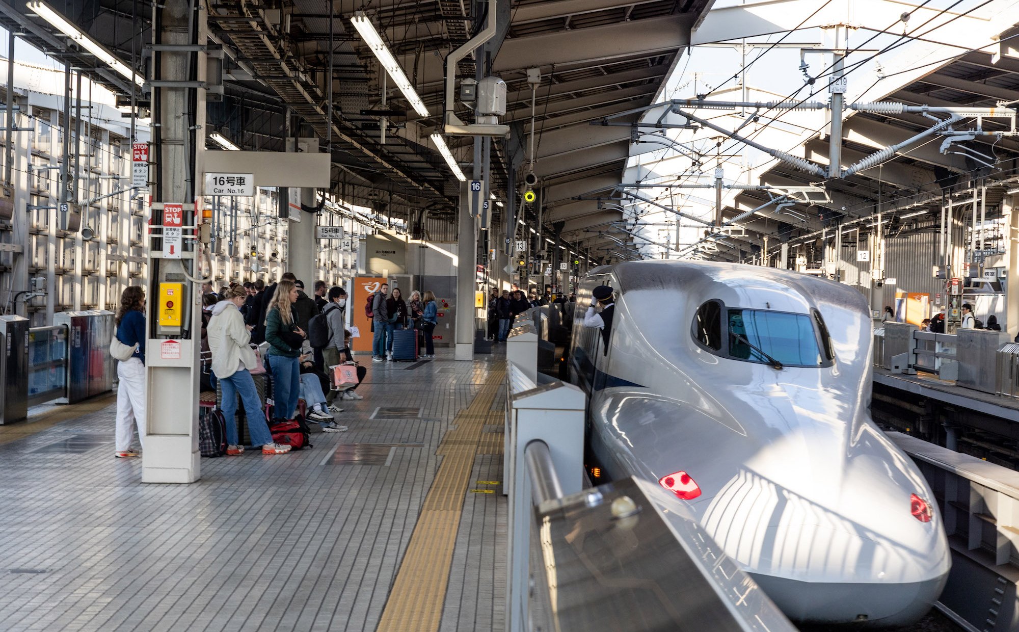 Darmowe przejazdy pociągami dla turystów. Mieszkańcy Japonii protestują