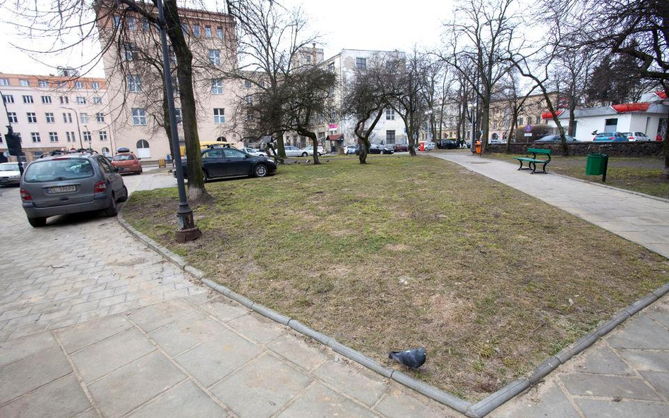 W tym miejscu miał stanąć pomnik. Skwer od lutego nosi zaś imię prezydenta Lecha Kaczyńskiego