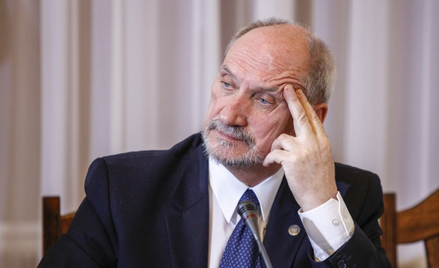 Raport podkomisji Macierewicza trafił do Europarlamentu