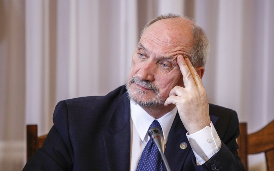 Macierewicz: Nie jesteśmy skazani na Brukselę