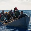 Liczba przejść migracyjnych przez środkową część Morza Śródziemnego do UE „wzrosła ponaddwukrotnie” 