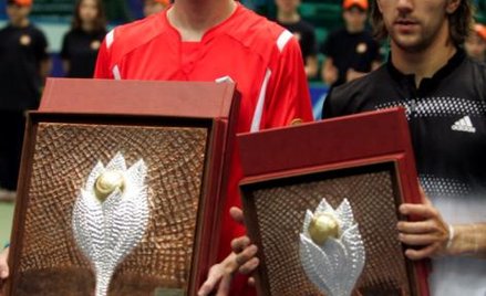 Ubiegłoroczni finaliści: Belg Kristof Vliegen (z lewej), zwycięzca turnieju i Jurgen Melzer (Niemcy)