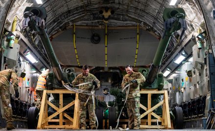 USA dostarczają Ukrainie m.in. haubice M777