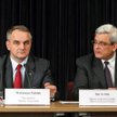 Ion Ariton, rumuński minister gospodarki (z prawej), i Waldemar Pawlak, polski wicepremier, rozmawia