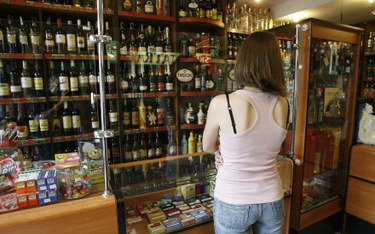 Ograniczenia przy sprzedaży alkoholu w nocy uderzą w sklepy całodobowe