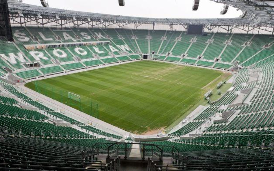 Wybudowany na Euro stadion Śląska Wrocław nie przynosi drużynie szczęścia i ciągle wymaga poprawek. 