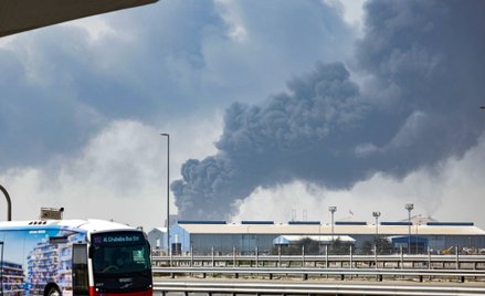 Odłamek irańskiej rakiety spadł na lotnisko w Dubaju. Nie wyrządził większych szkód. Z lotniska ewak