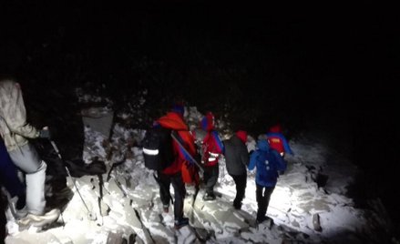 Nocna akcja ratowników. Z Babiej Góry sprowadzono turystów