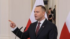 Prezydent Karol Nawrocki podczas wspólnej konferencji prasowej z prezydentem Łotwy Edgarsem Rinkevic
