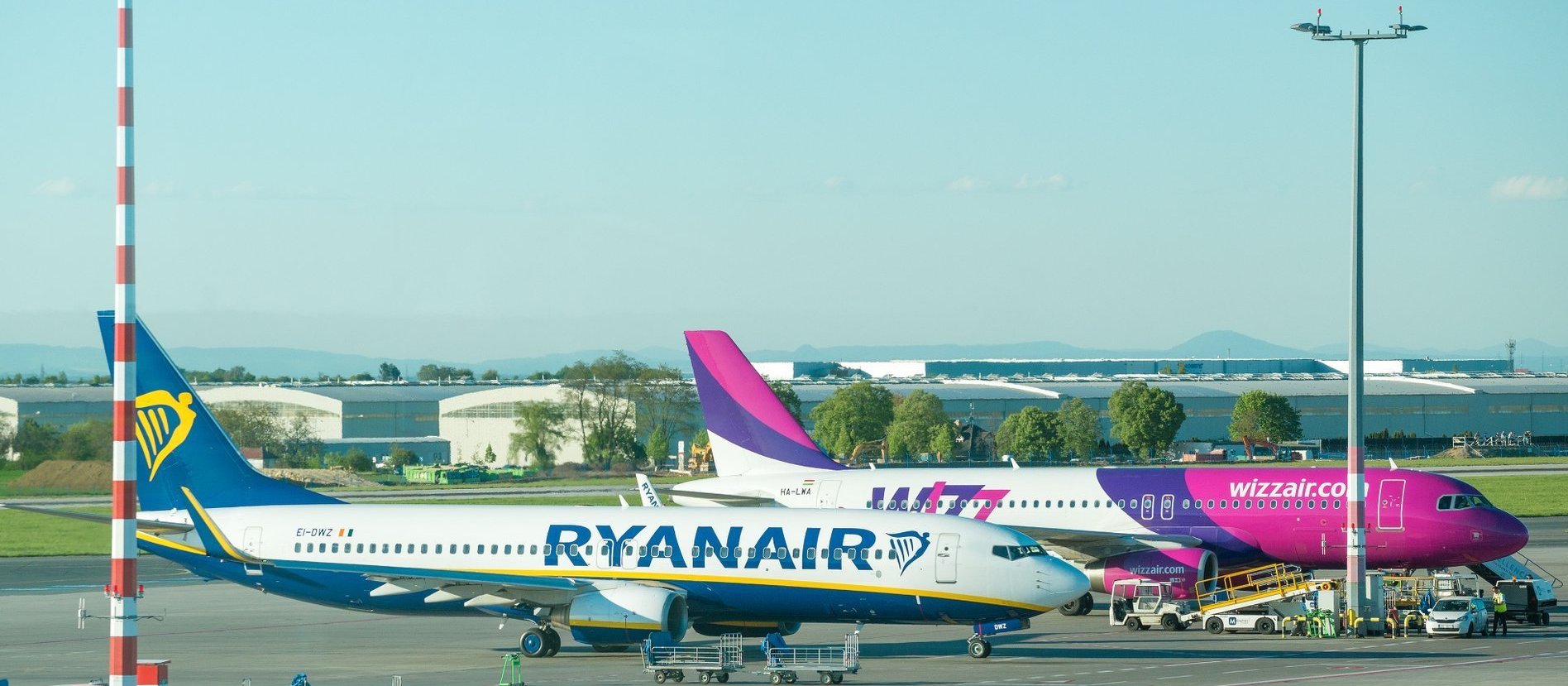 Siedem zdublowanych połączeń z lotniska w Modlinie. Wrócą bilety lotnicze za złotówkę?