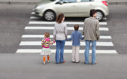 Kodeks drogowy - od 1 czerwca wchodzą w życie liczne zmiany, m.in. zasada pierwszeństwa pieszego