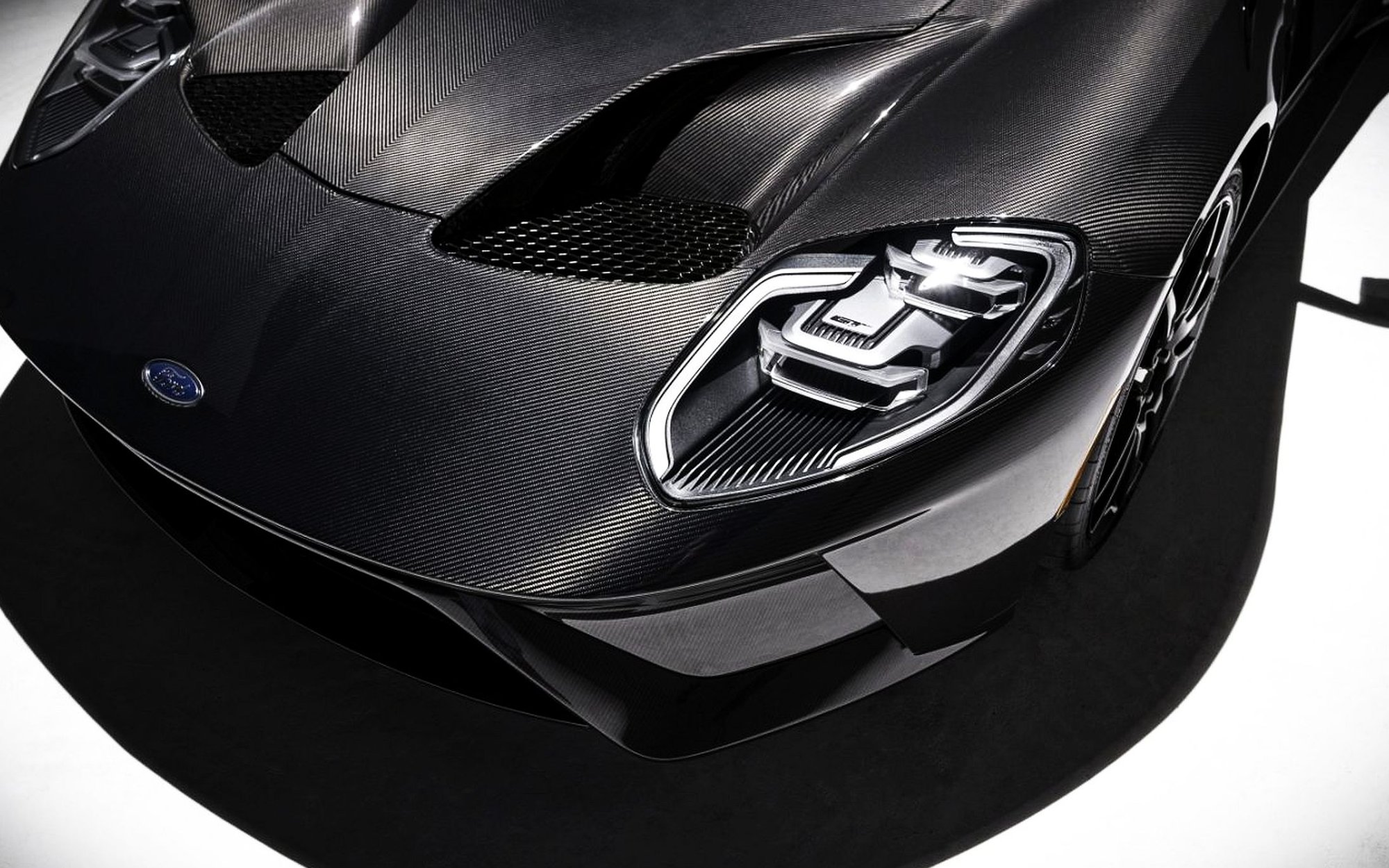 Kolejny problem dla motoryzacji. UE chce zakazać używania włókna węglowego