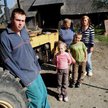 Rodzinie Kamyszów z Woli Przemykowskiej pomoc rządu nie wystarczyła na remont domu. Na zdjęciu Ewa K
