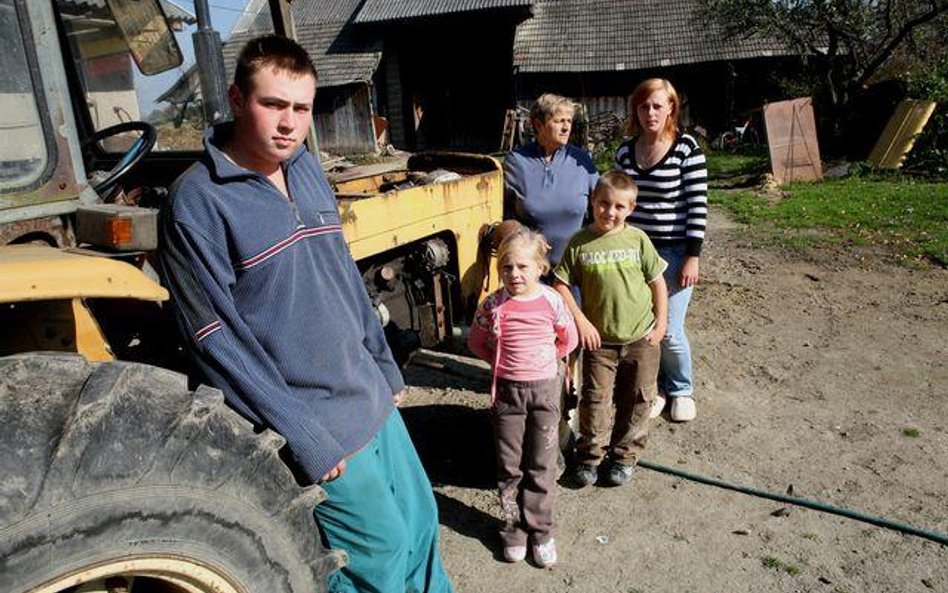 Rodzinie Kamyszów z Woli Przemykowskiej pomoc rządu nie wystarczyła na remont domu. Na zdjęciu Ewa K