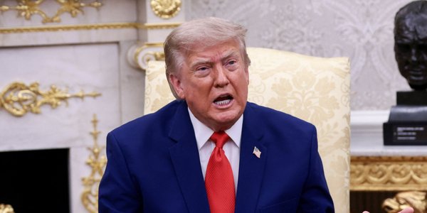 Trump zapowiada 200% cła na leki generyczne importowane do USA