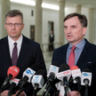 Minister sprawiedliwości, prokurator generalny Zbigniew Ziobro (P) oraz wiceminister sprawiedliwości