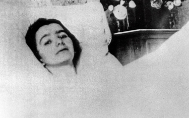 Urodzona w 1902 roku Marta Robin, sparaliżowana i niewidoma mistyczka, miała według świadków nie tyl