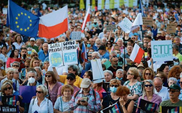 W obronie wolnych mediów Polacy protestowali w całym kraju (na zdjęciu demonstracja w Krakowie)