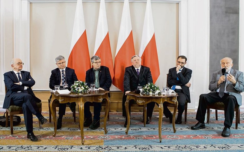 W Belwederze dyskutowali profesorowie: (od lewej) prowadzący debatę Włodzimierz Suleja, Robert Litwi