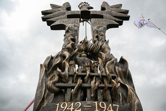 Pomnik „Rzeź Wołyńska” we wsi Domostawa