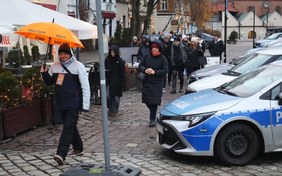 Turyści przywożą pieniądze, ale i kłopoty. Opłata nałożona na nich pomogłaby zapanować nad tym ruche