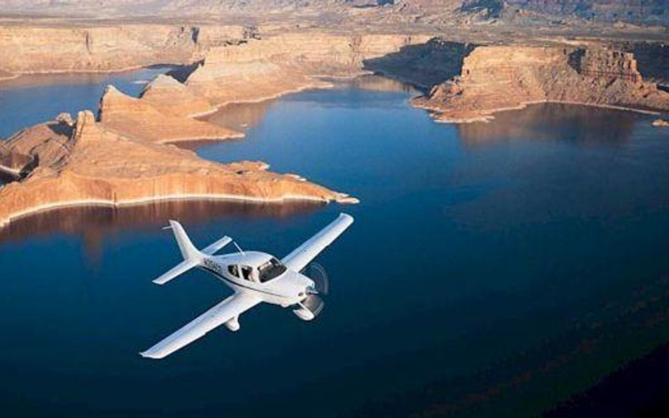 Samolot Cirrus SR20 (skyshare.pl)